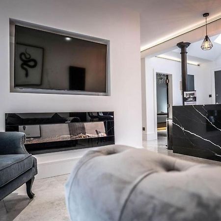 Luxury Royal Mile Boutique 2Bedroom Apartment Edinburgh Exterior photo