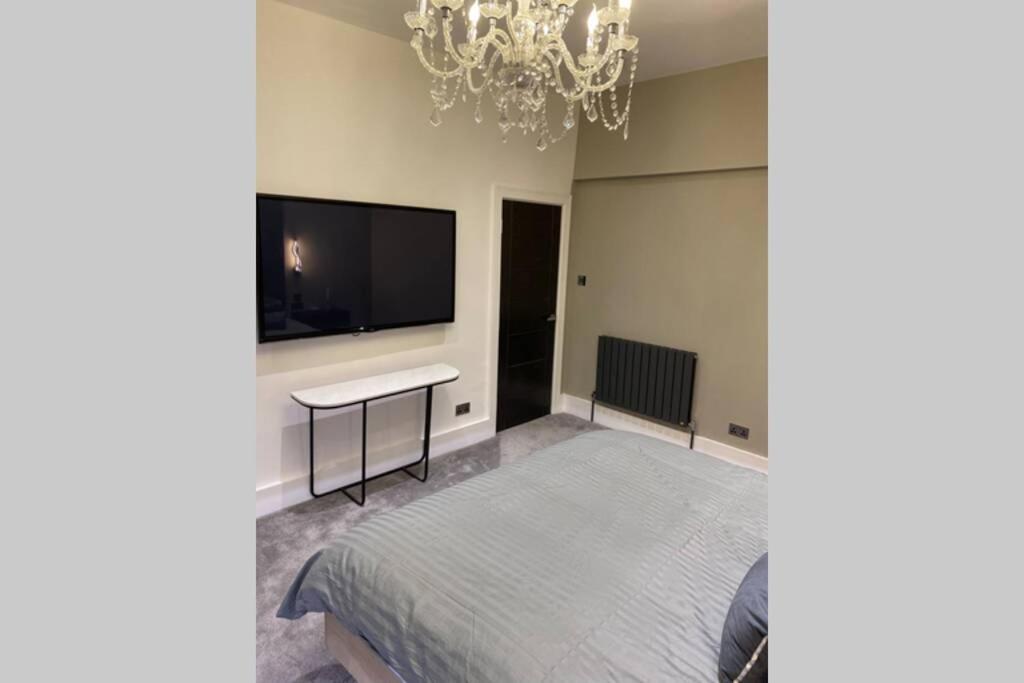 Luxury Royal Mile Boutique 2Bedroom Apartment Edinburgh Exterior photo