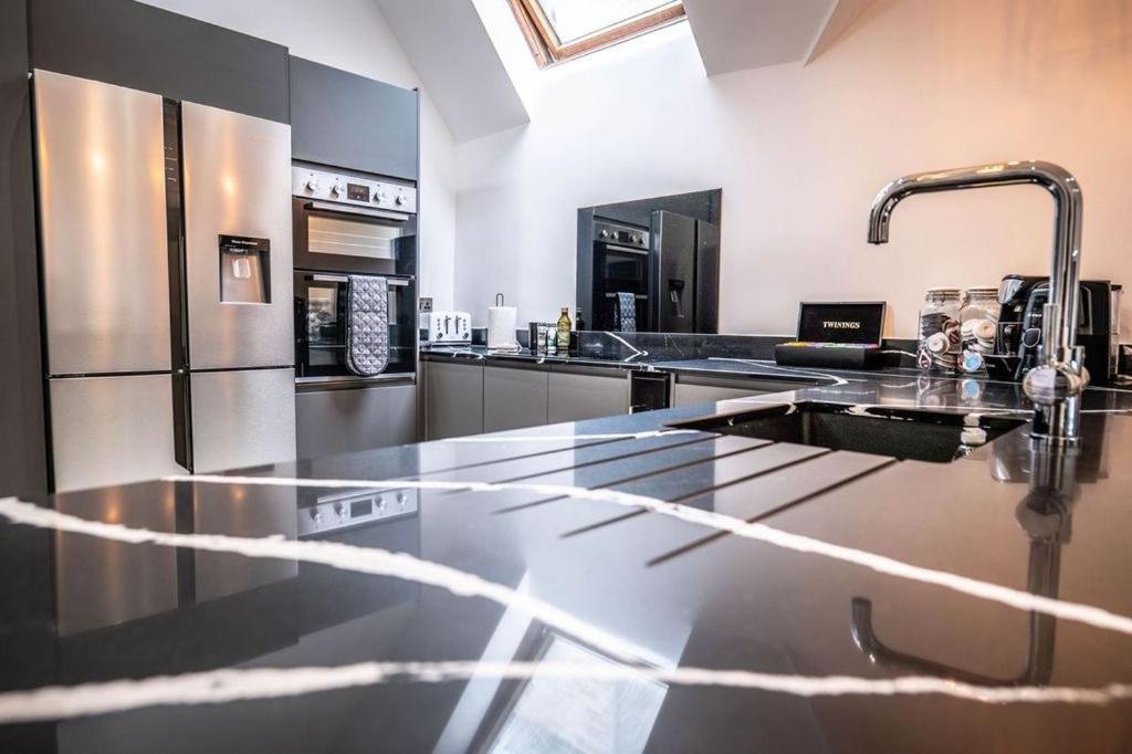 Luxury Royal Mile Boutique 2Bedroom Apartment Edinburgh Exterior photo